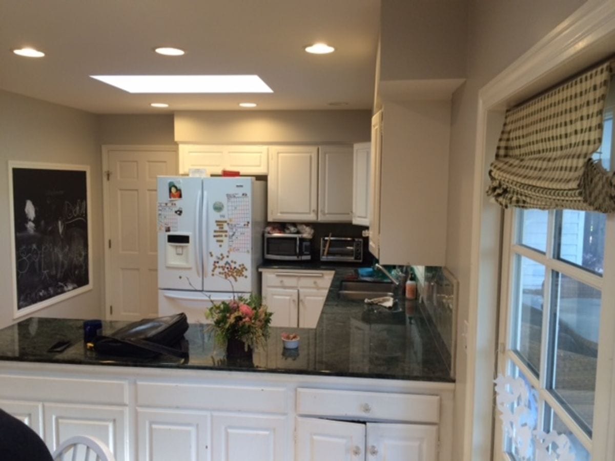 An outdated kitchen before a luxury kitchen remodel by Metke Home Remodeling